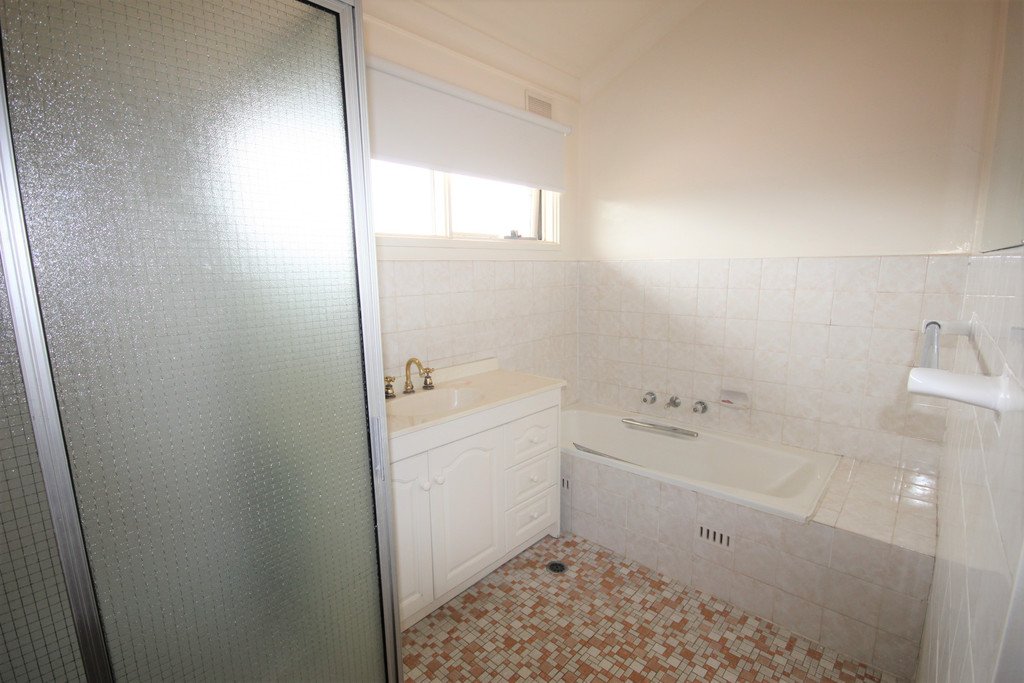 27 Raymond Avenue ROSELANDS 11