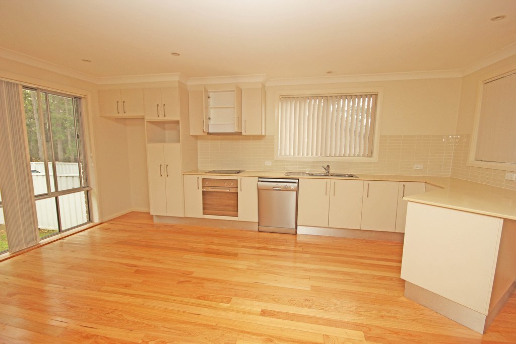2/7 Ringtail Close LAURIETON 4