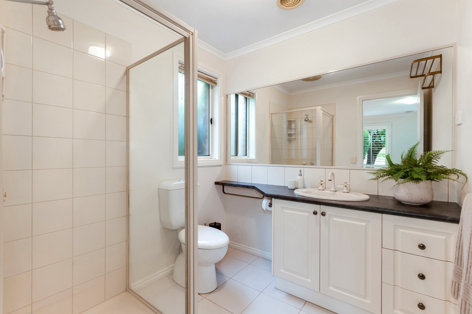 Gallery: 27 Robinia Court