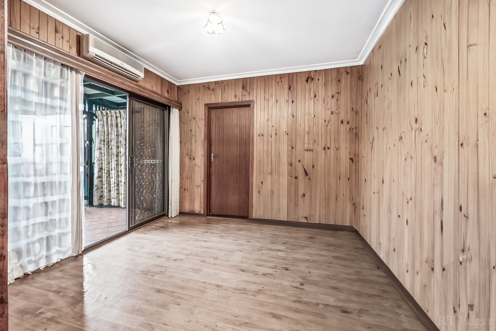 Real Estate and Property in 27 Roseberry Avenue, Preston, VIC