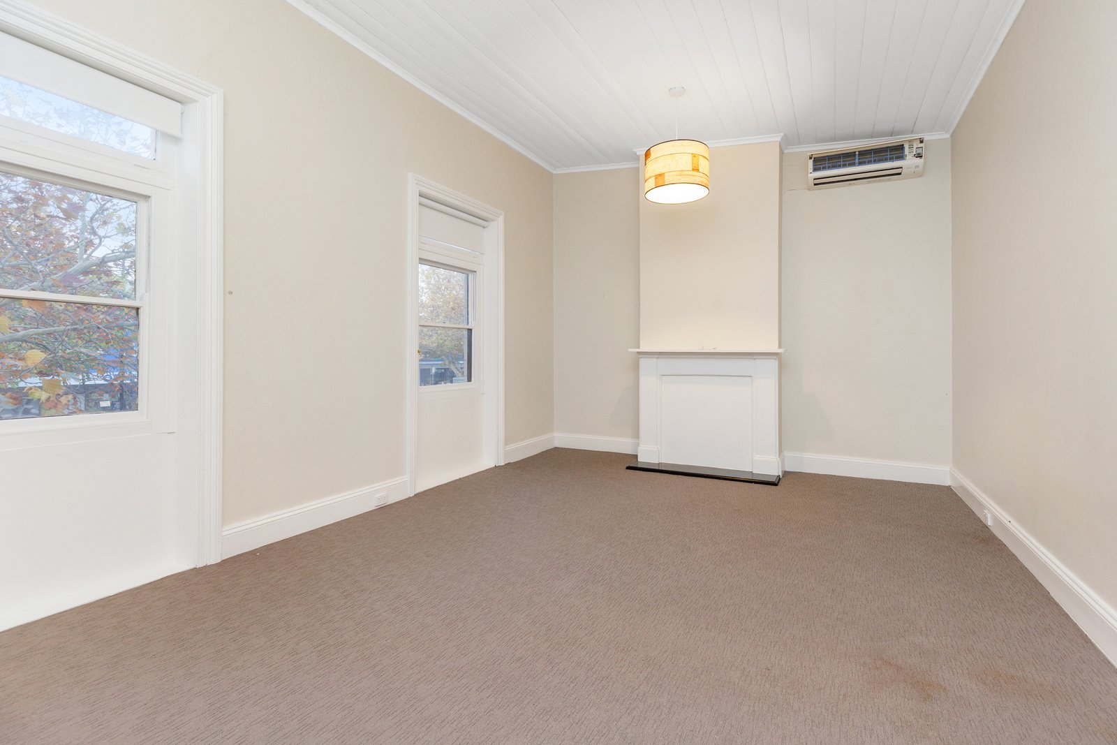 27 Russell Street TUMUT 7