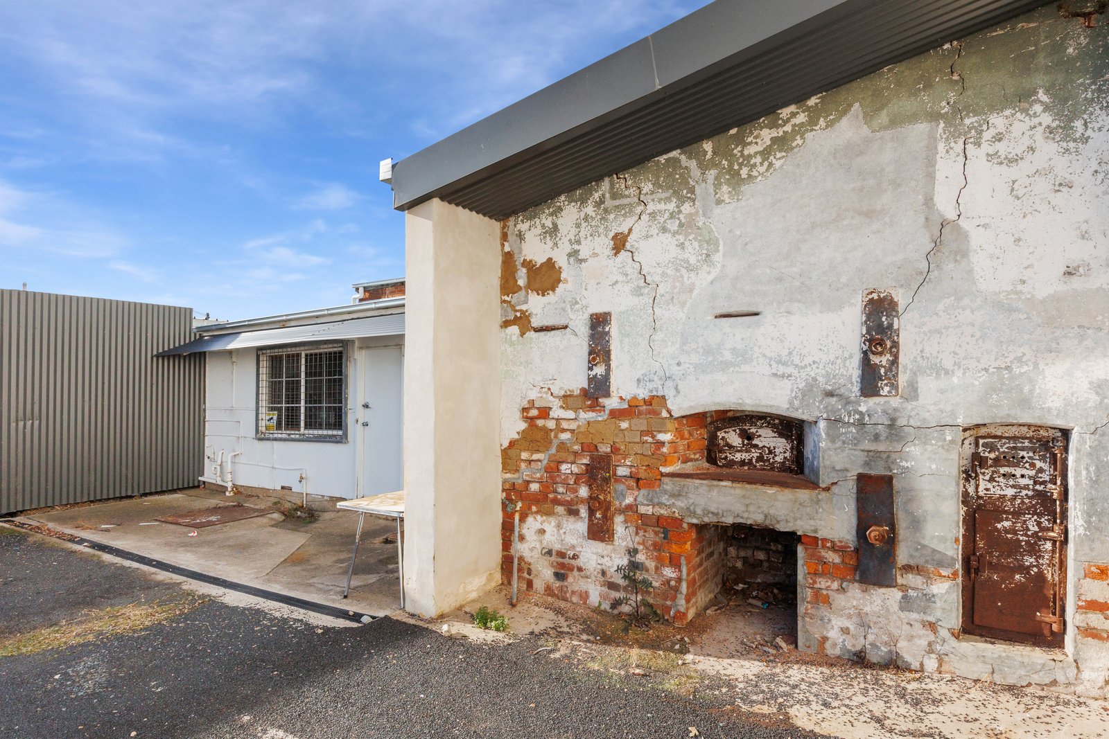 27 Russell Street TUMUT 28