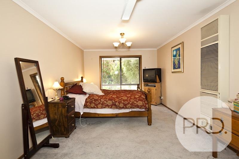 27 Ryan Street BROWN HILL 12