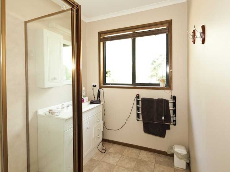 27 Ryan Street BROWN HILL 10