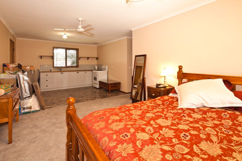 27 Ryan Street BROWN HILL 16
