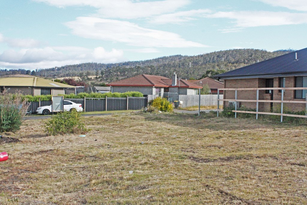 27 Saladin Circle CLARENDON VALE 4