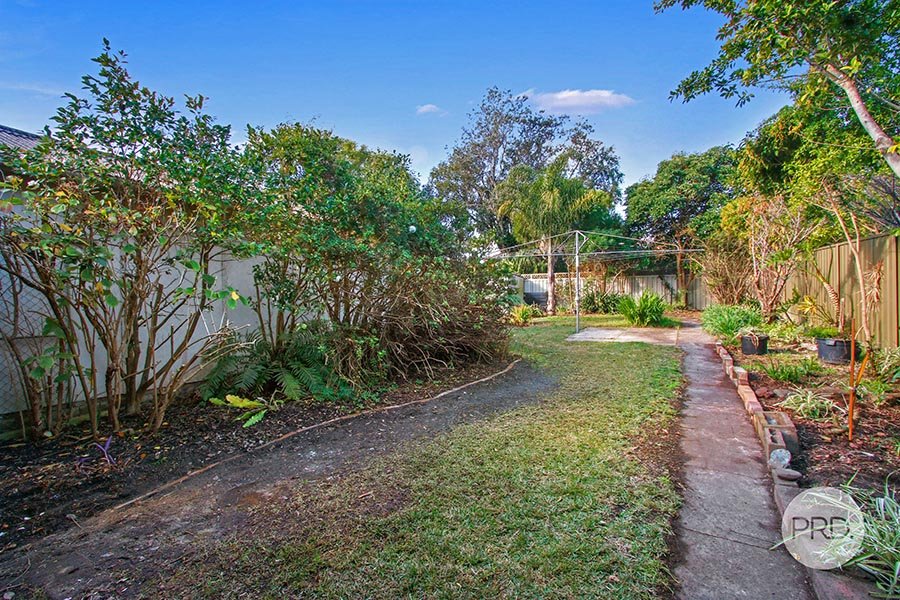 27 Seaforth Avenue OATLEY 8