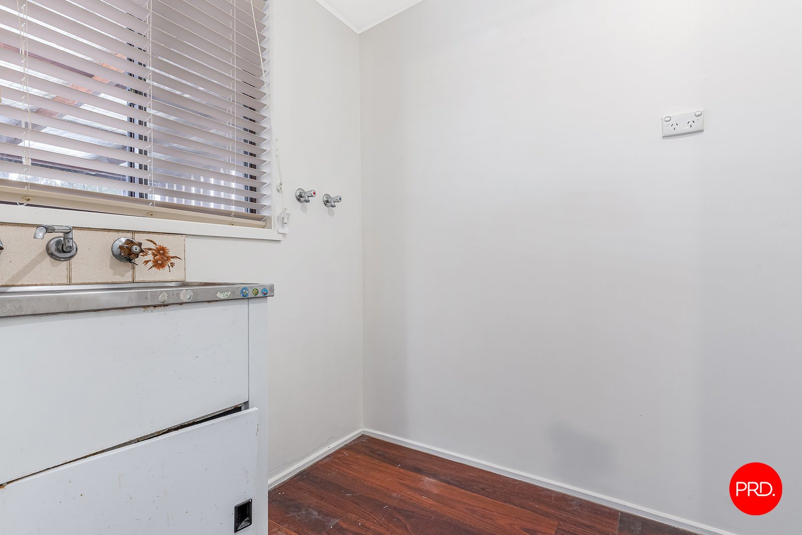 27 Specimen Hill Road GOLDEN SQUARE 15