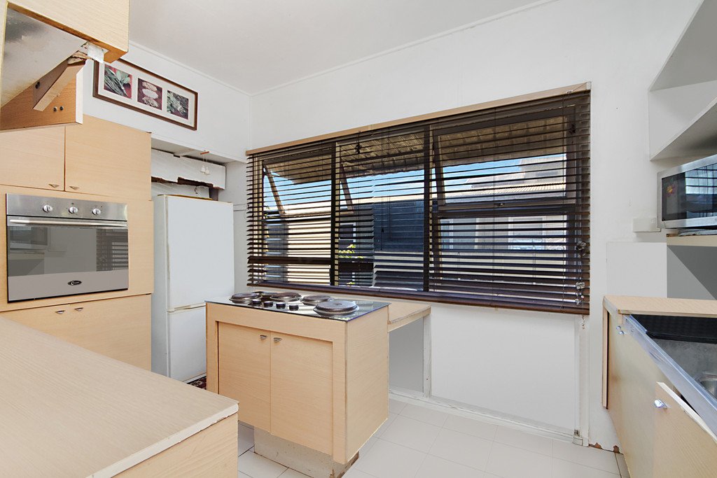 27 Stapylton St  COOLANGATTA 4