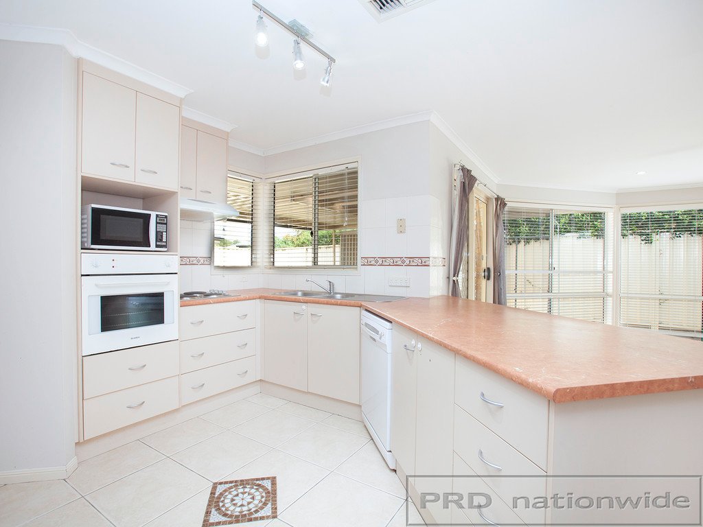 27 Strutt Crescent METFORD 2