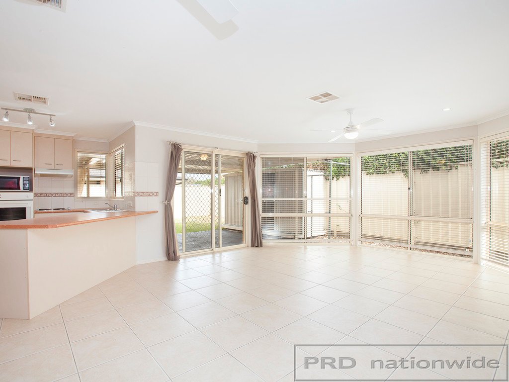 27 Strutt Crescent METFORD 4