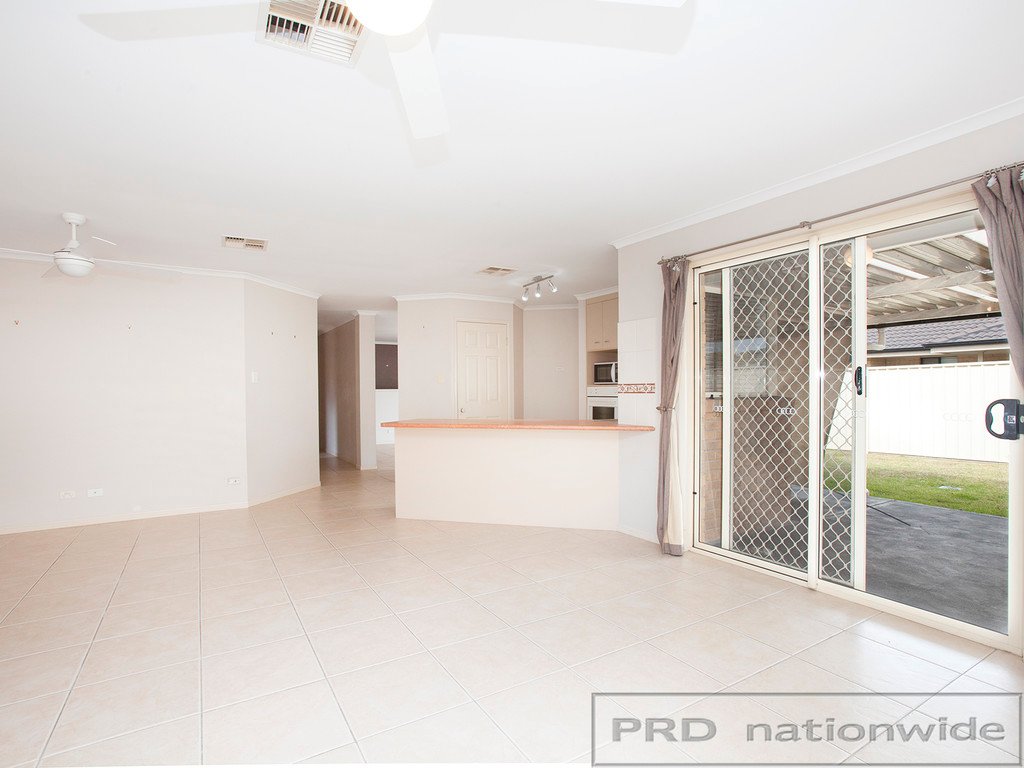 27 Strutt Crescent METFORD 5