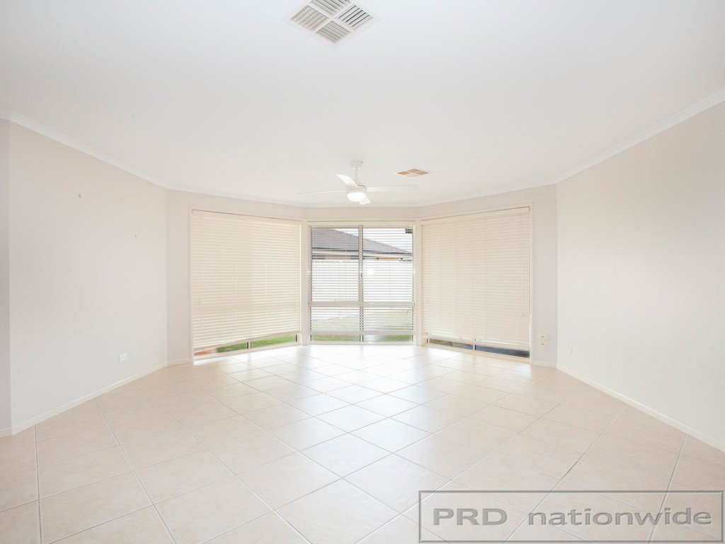 27 Strutt Crescent METFORD 6