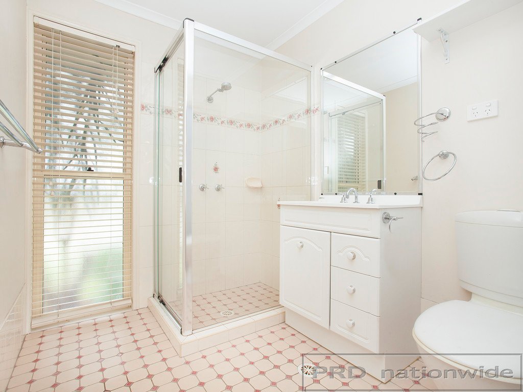 27 Strutt Crescent METFORD 9