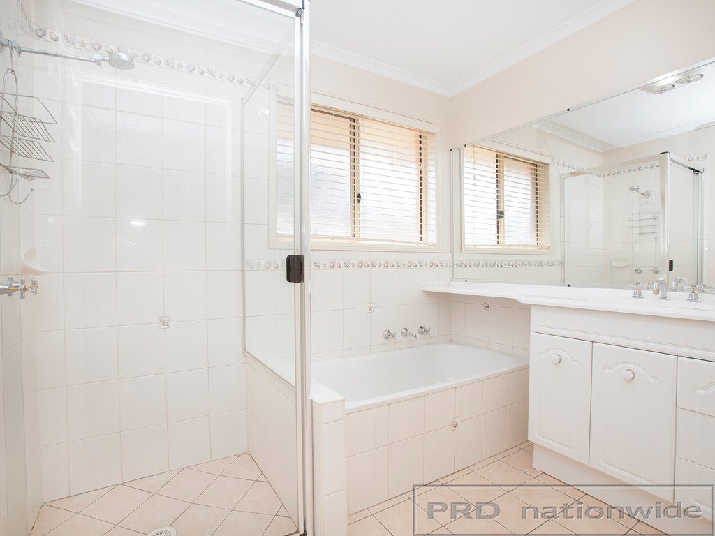 27 Strutt Crescent METFORD 14