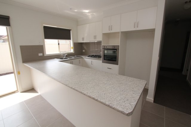 2/7 Symons Street WENDOUREE 5