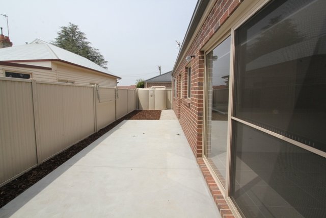 2/7 Symons Street WENDOUREE 10