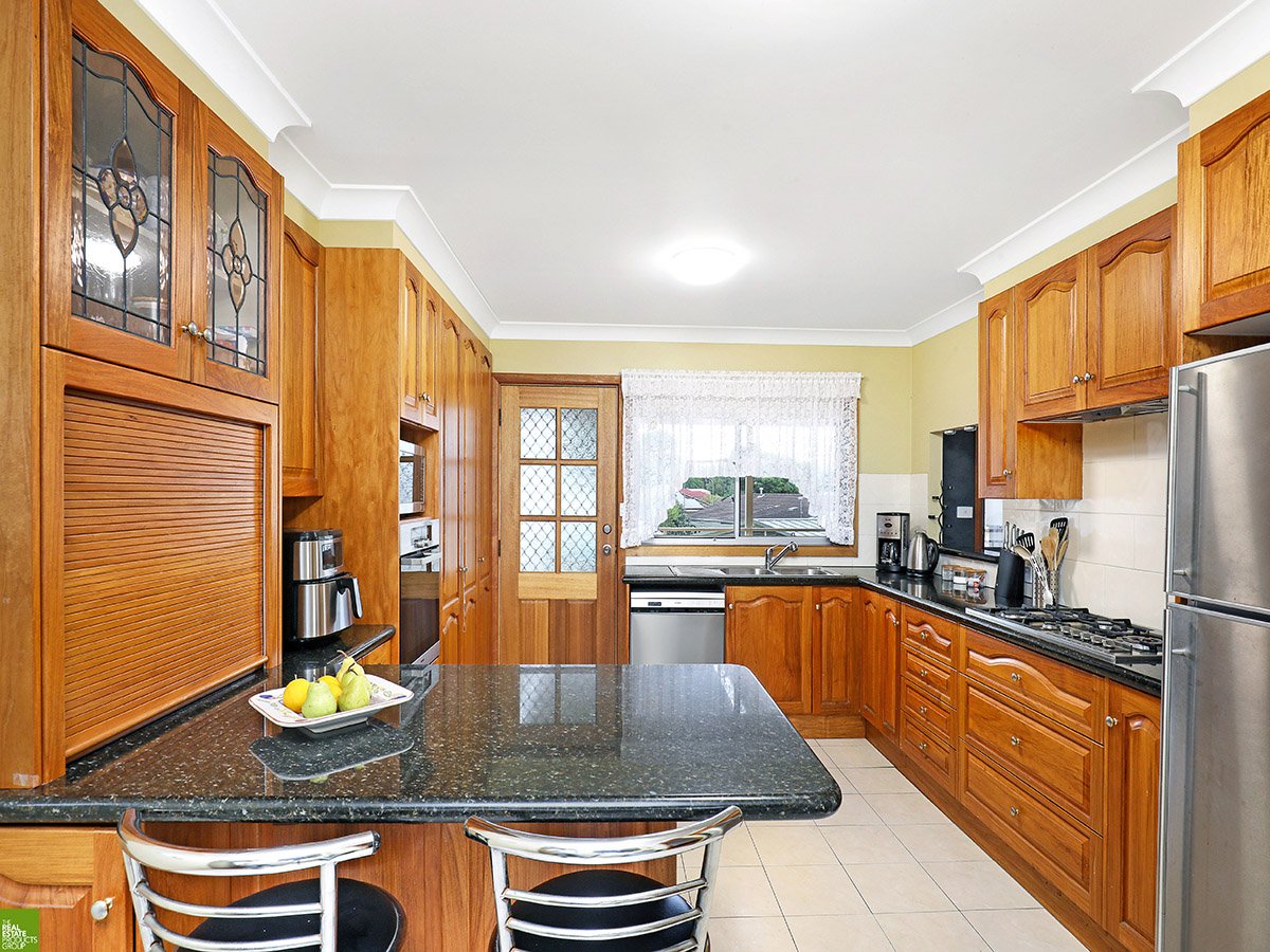 27 Tarana Avenue KANAHOOKA 2