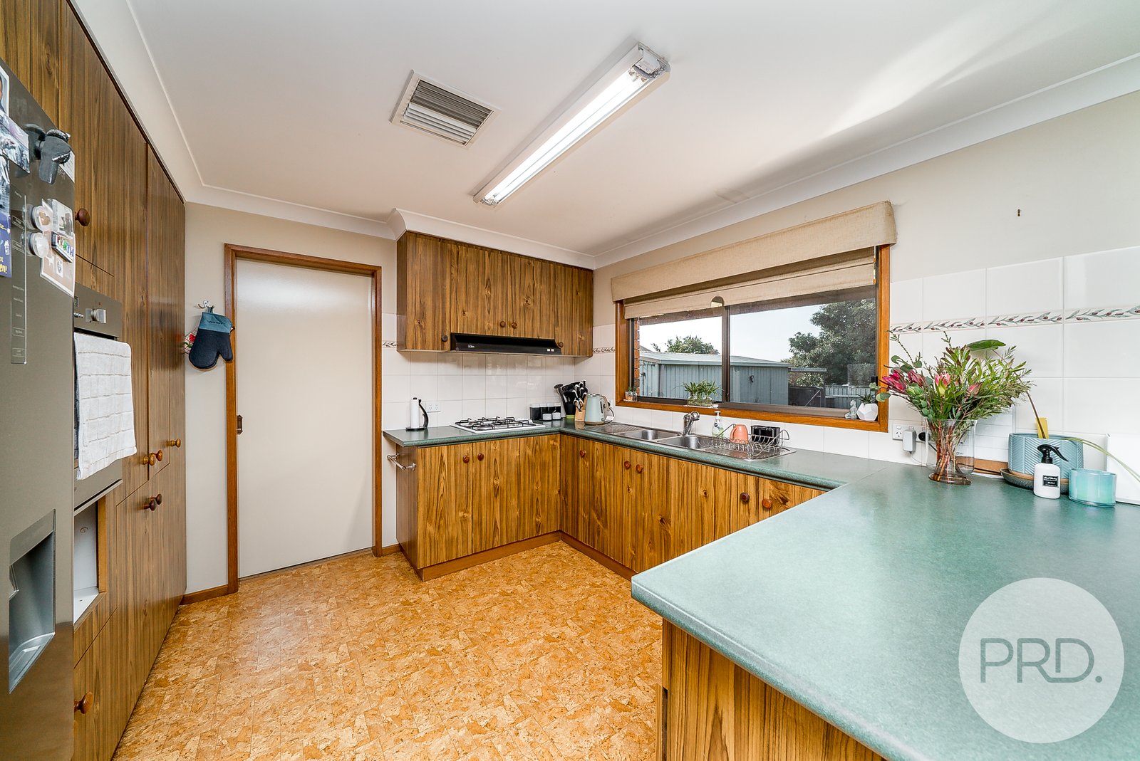 27 Telopea Crescent LAKE ALBERT 3