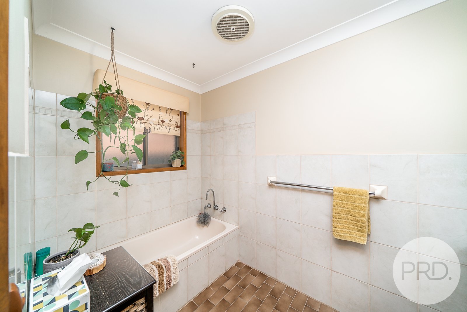 27 Telopea Crescent LAKE ALBERT 12