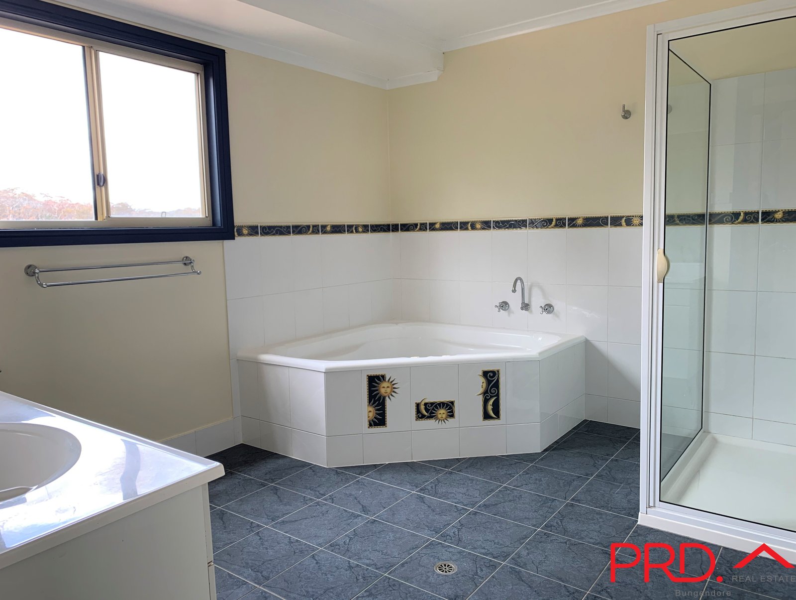 27 The Glen Road MANAR 10