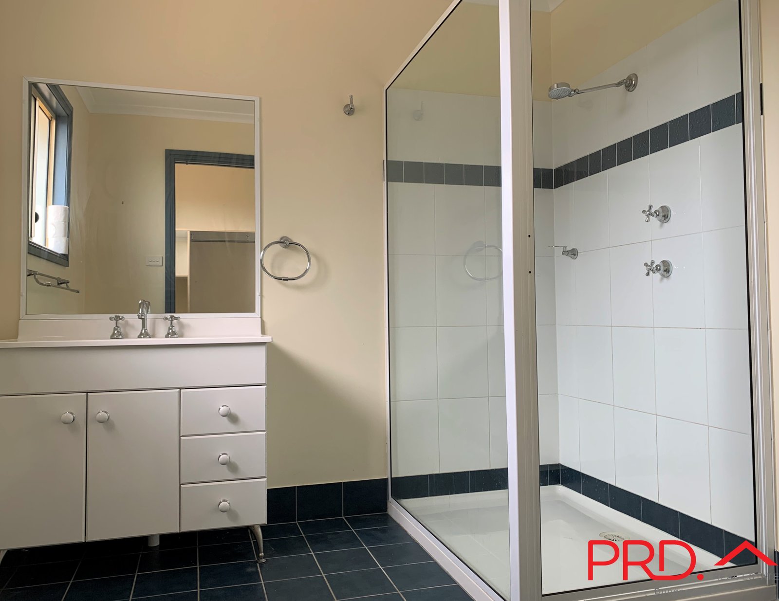 27 The Glen Road MANAR 8