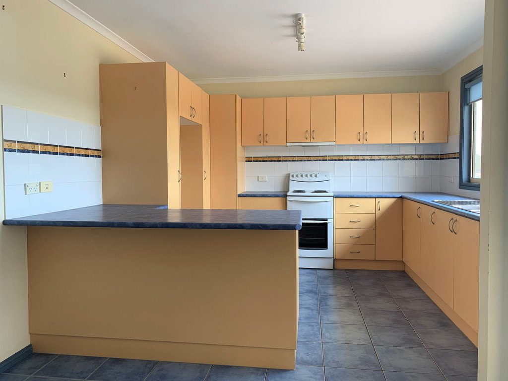 27 The Glen Road MANAR 2