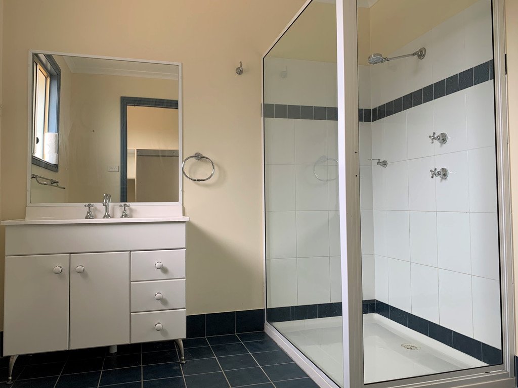 27 The Glen Road MANAR 7