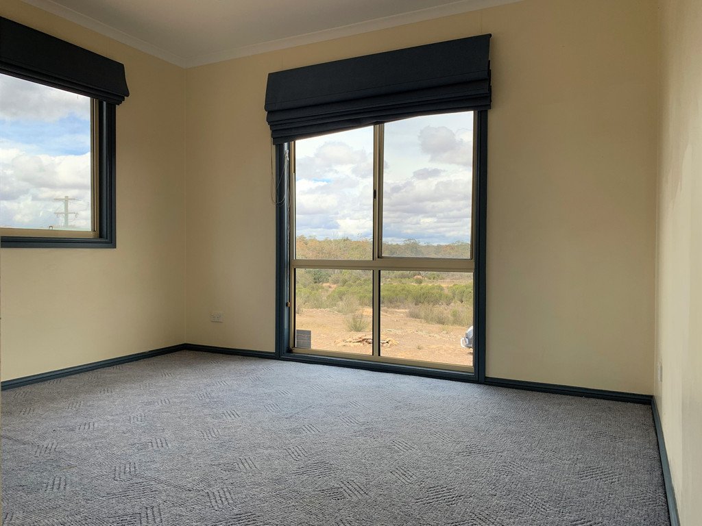 27 The Glen Road MANAR 8