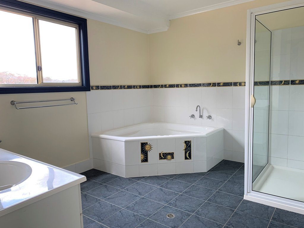 27 The Glen Road MANAR 10