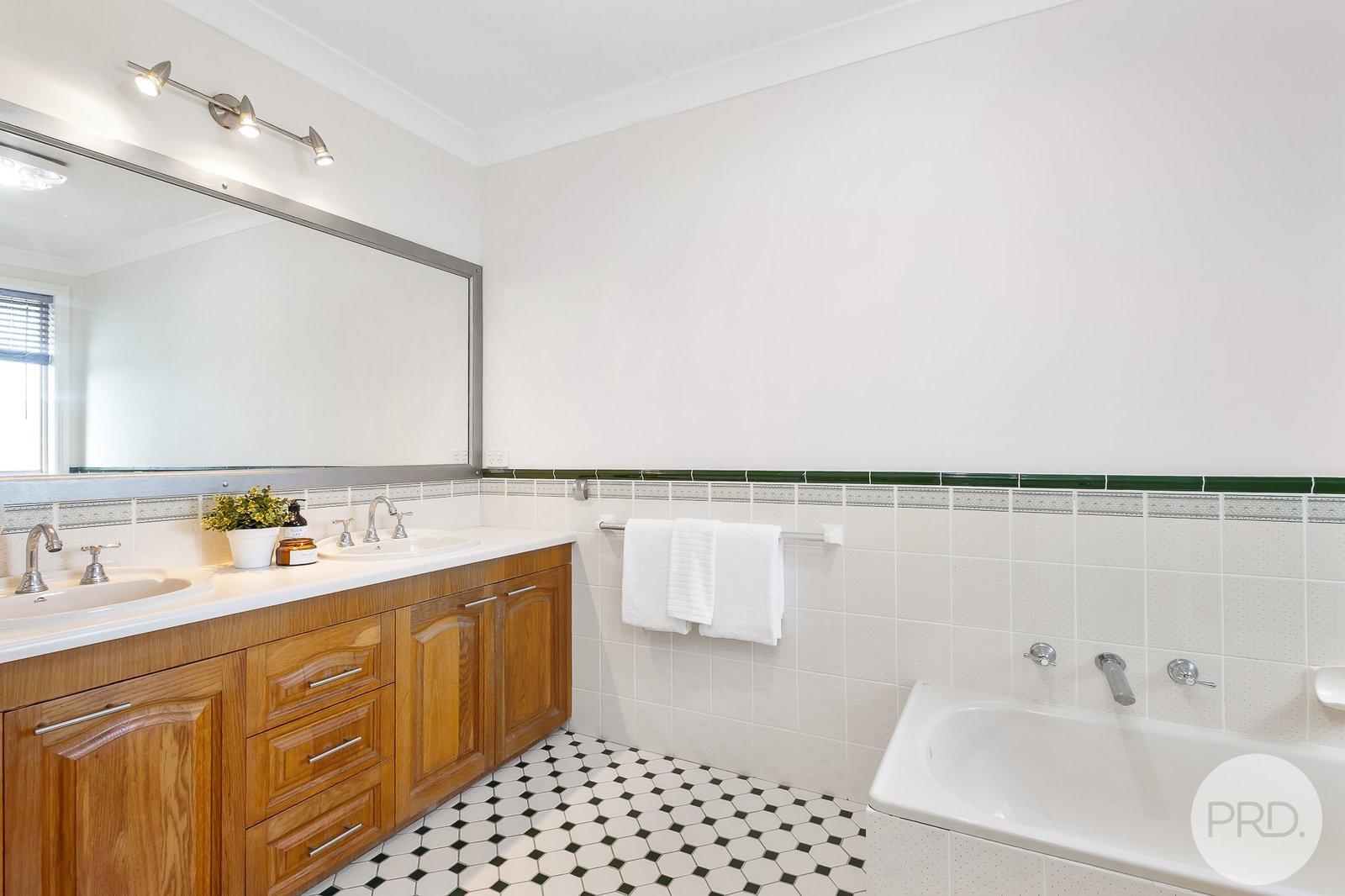 27 Tingara Road NELSON BAY 24