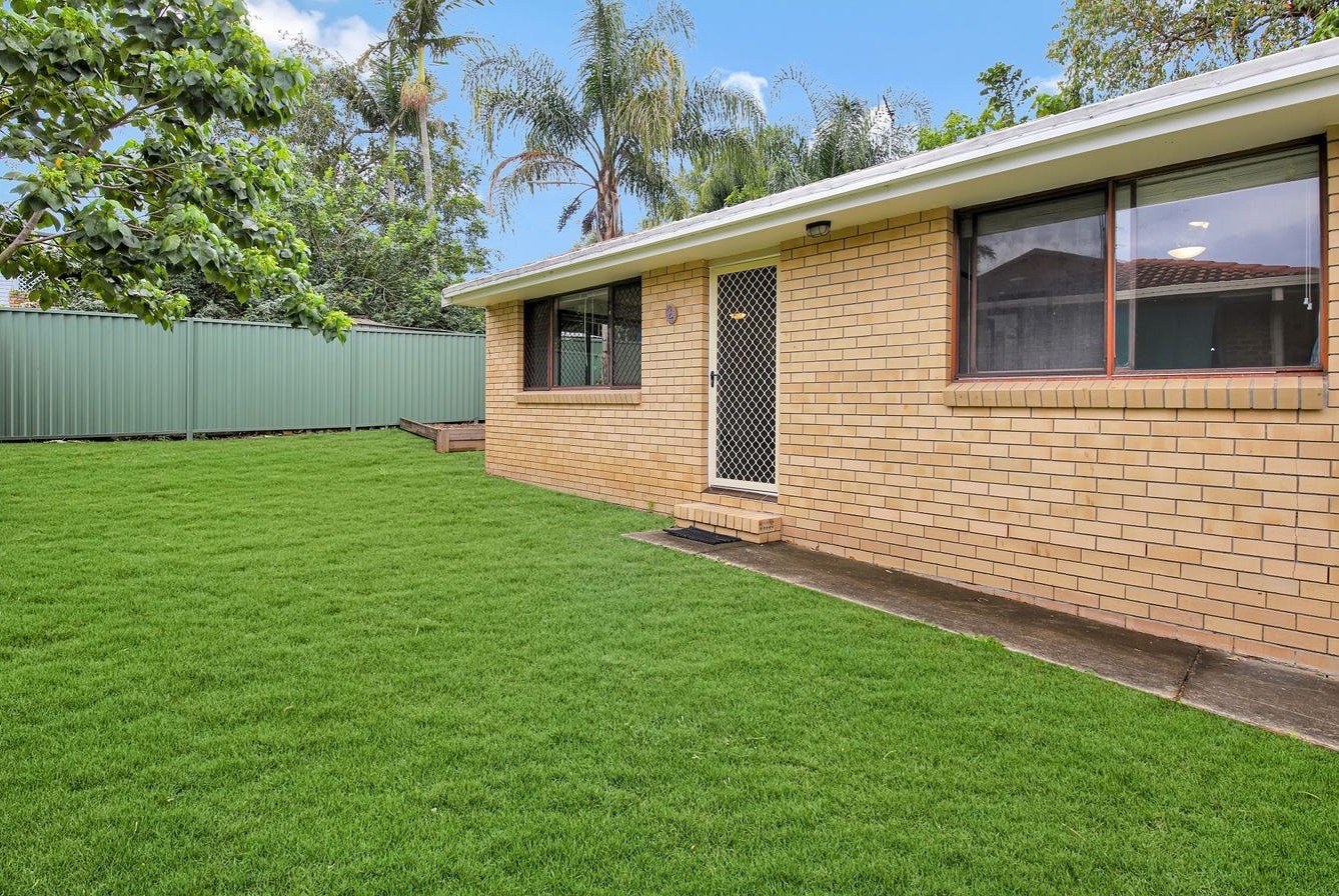 2/7 Tomkins Place SOUTHPORT 1