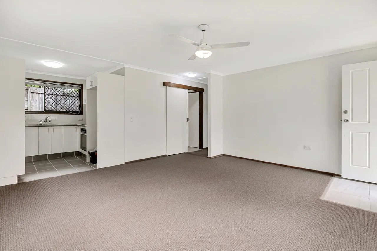 2/7 Tomkins Place SOUTHPORT 2