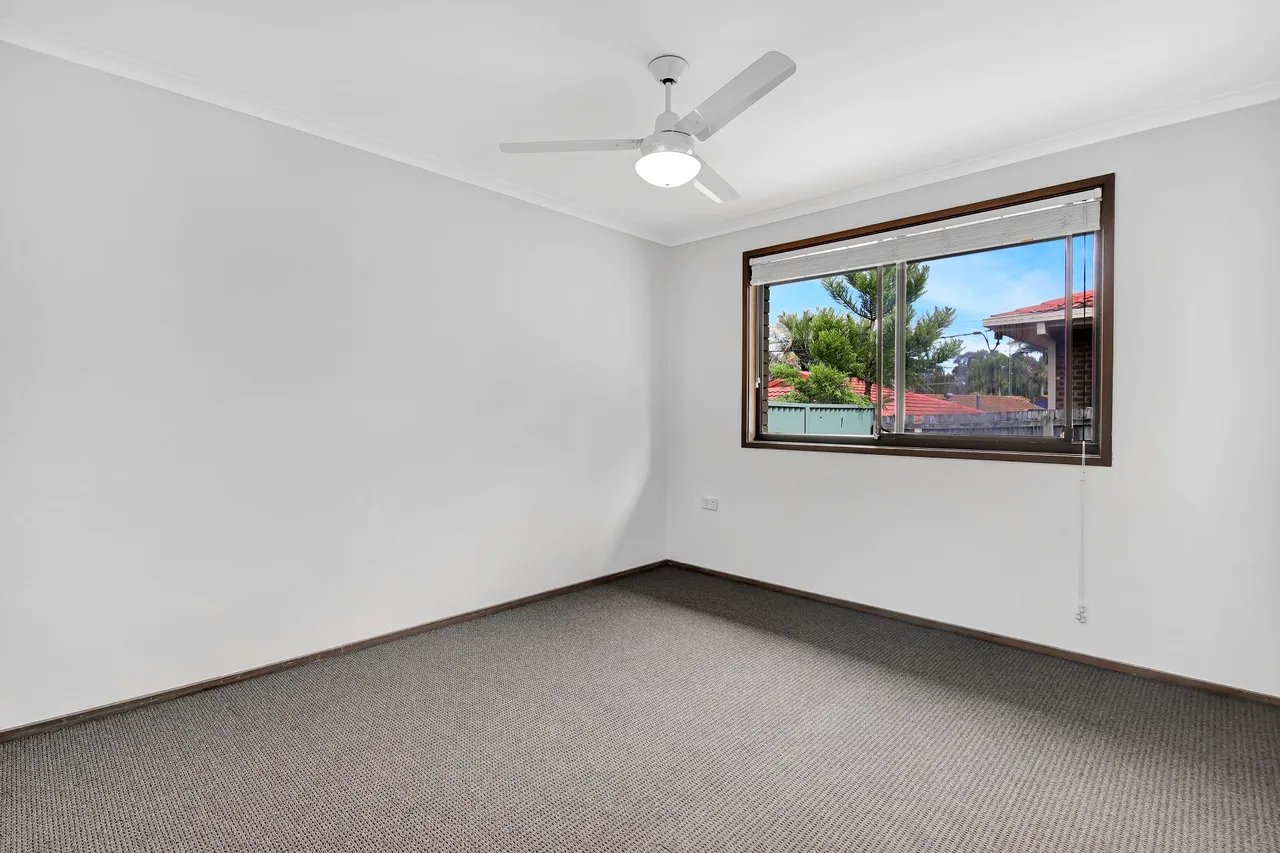 2/7 Tomkins Place SOUTHPORT 4