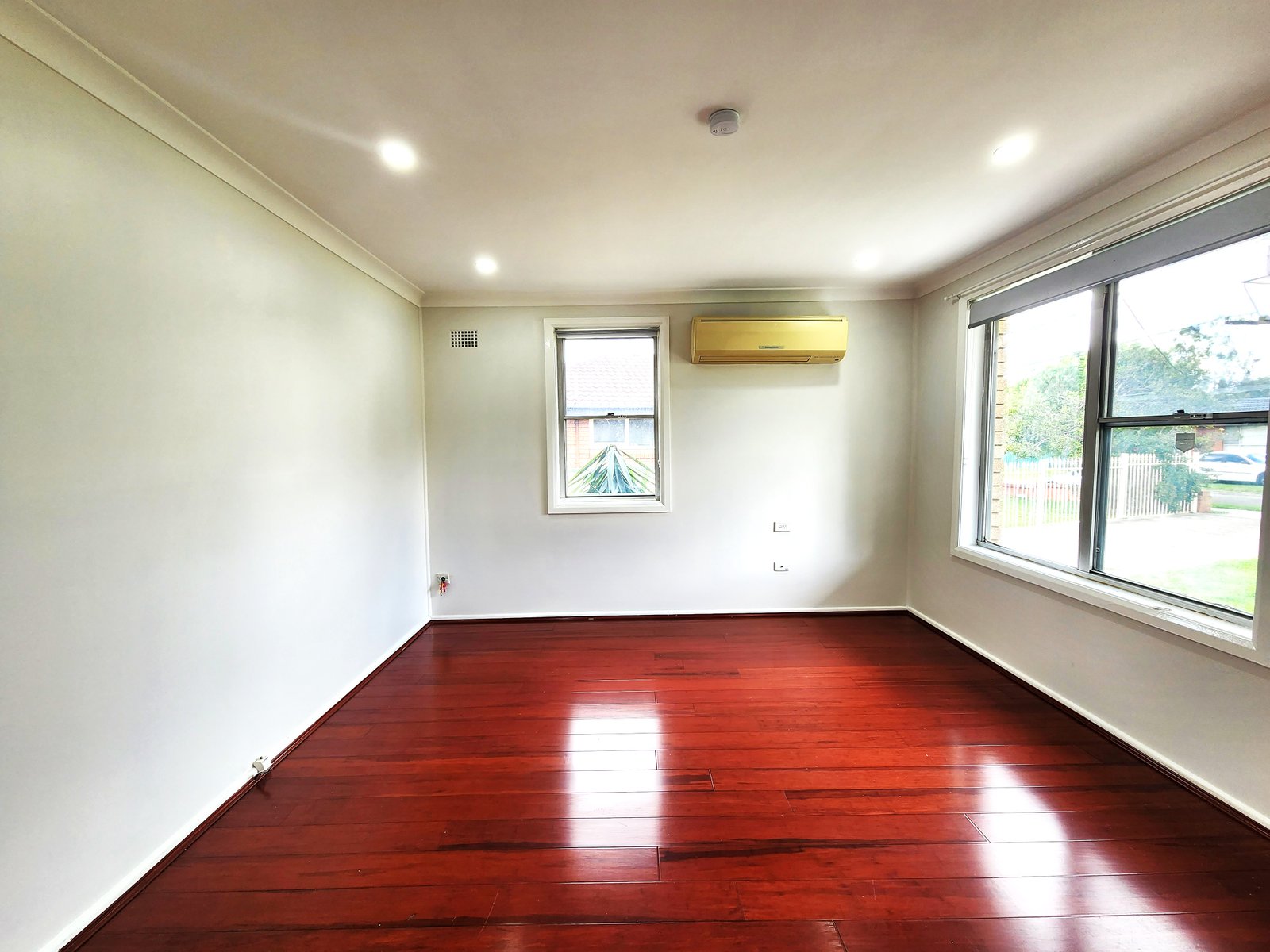 27 Tully Ave  LIVERPOOL 2