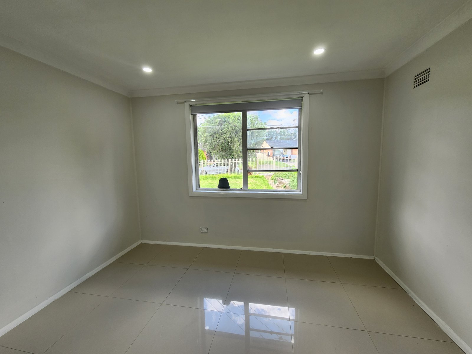 27 Tully Ave  LIVERPOOL 3