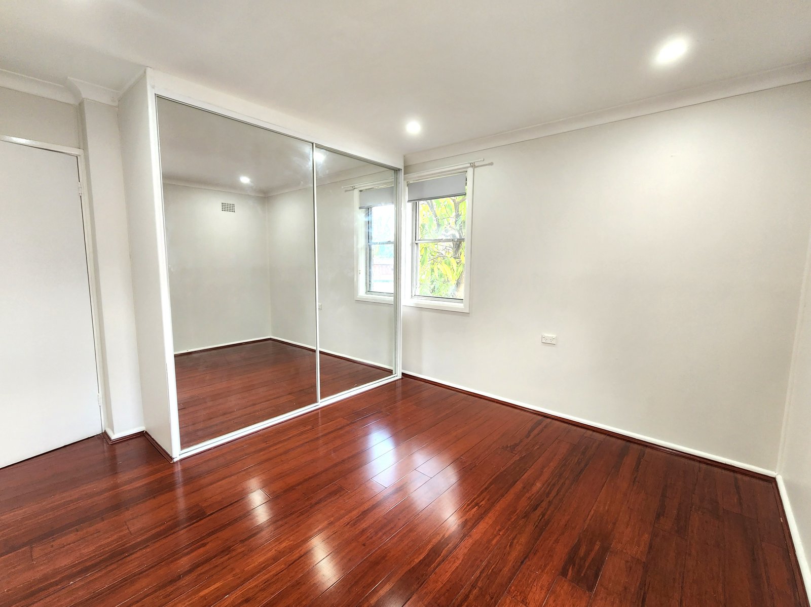 27 Tully Ave  LIVERPOOL 4