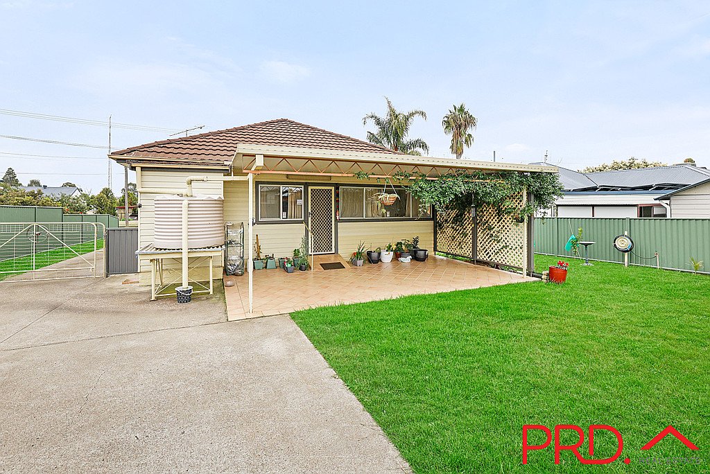 27 Vera Street TAMWORTH 8