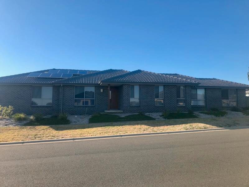 27 Verdelho Drive TAMWORTH 1