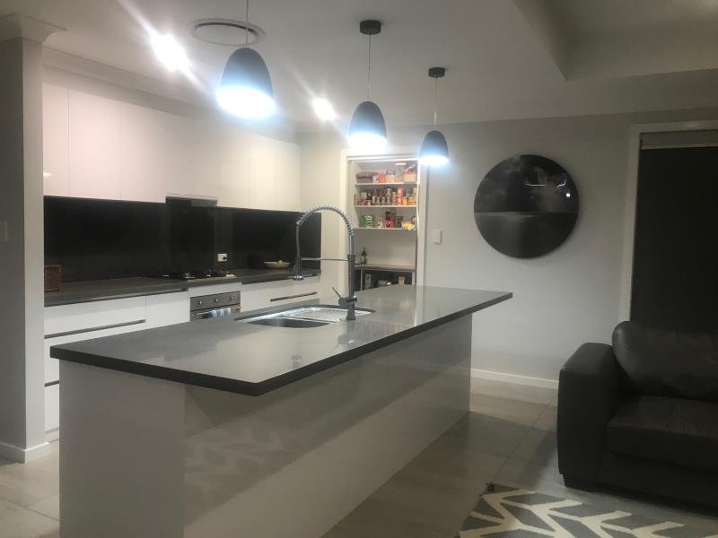 27 Verdelho Drive TAMWORTH 6