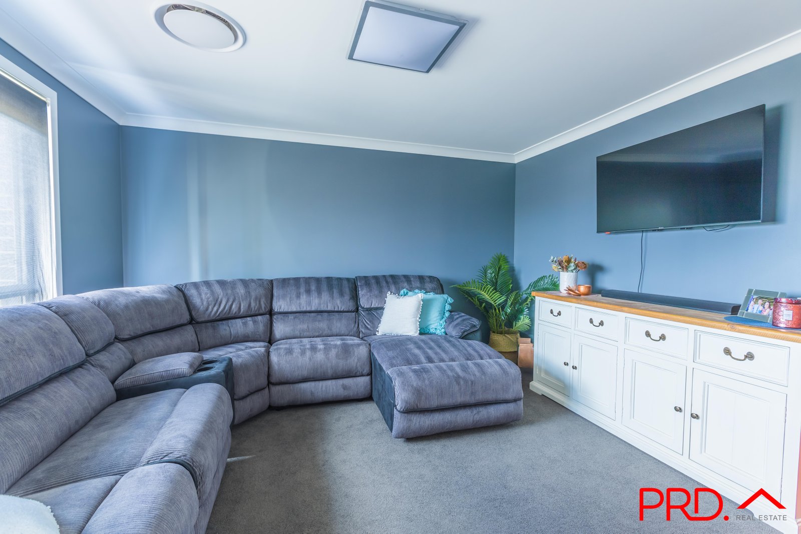 27 Verdelho Drive TAMWORTH 4