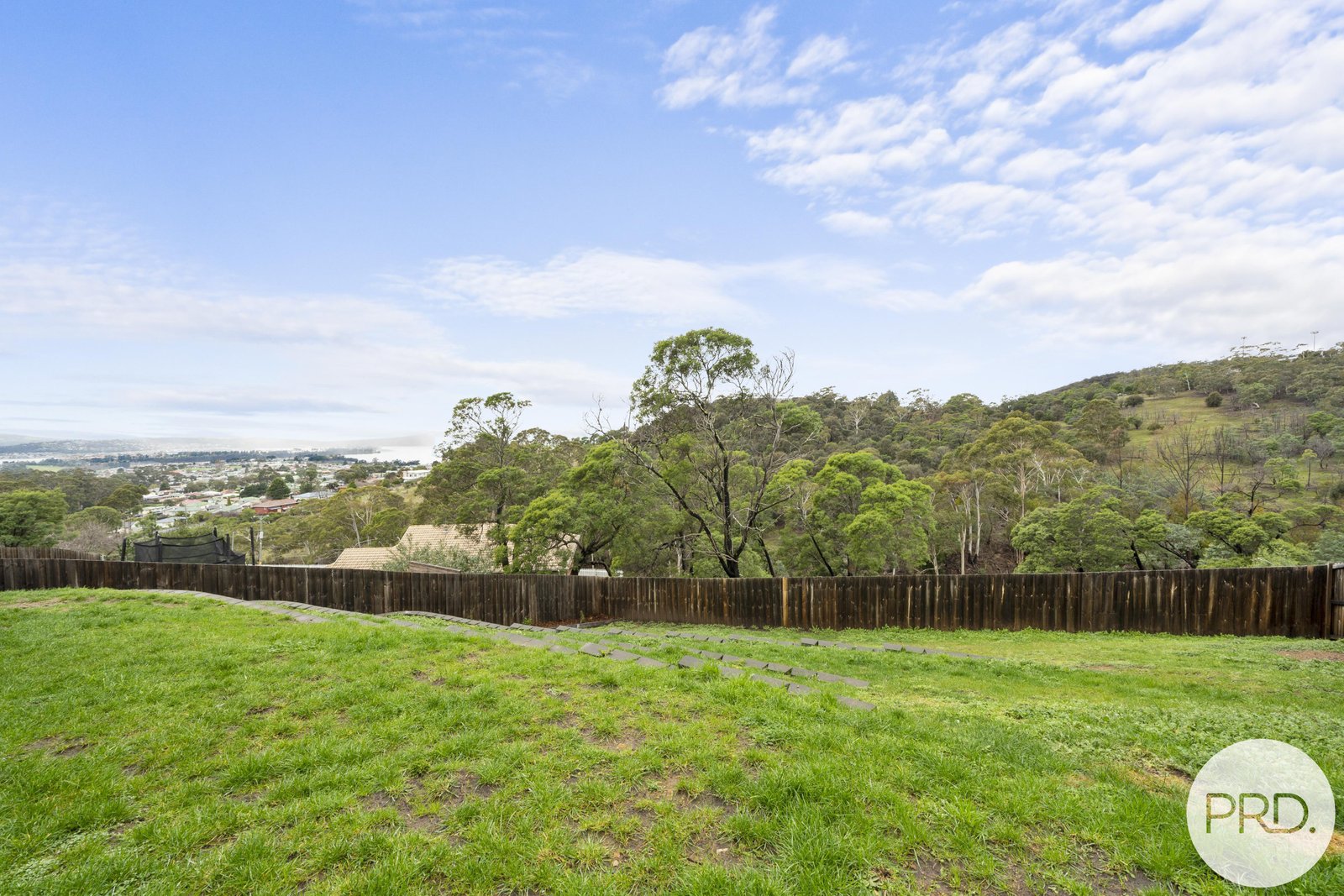 27 Wallcrest Road BERRIEDALE 17