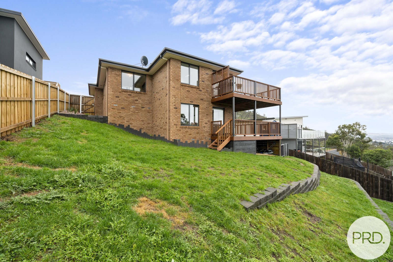 27 Wallcrest Road BERRIEDALE 18