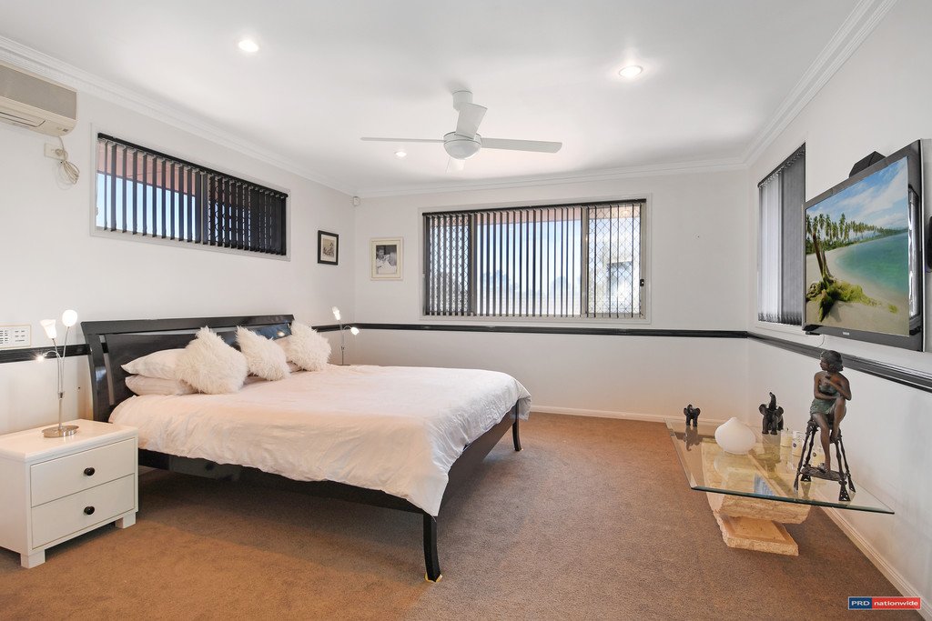 27 Warbler Parade VARSITY LAKES 5