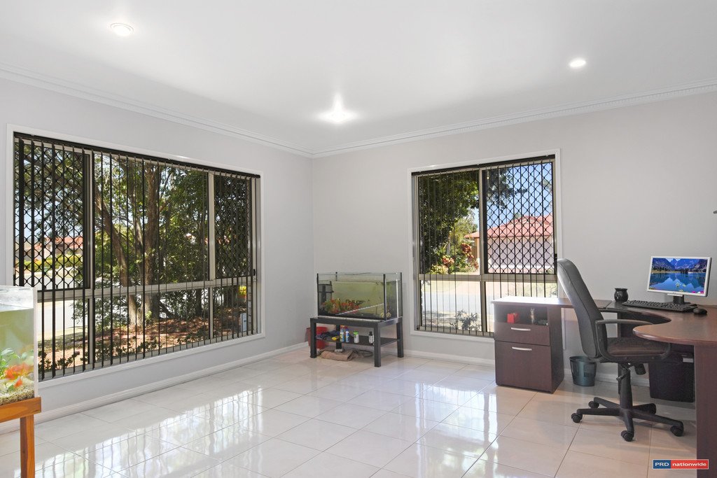 27 Warbler Parade VARSITY LAKES 8