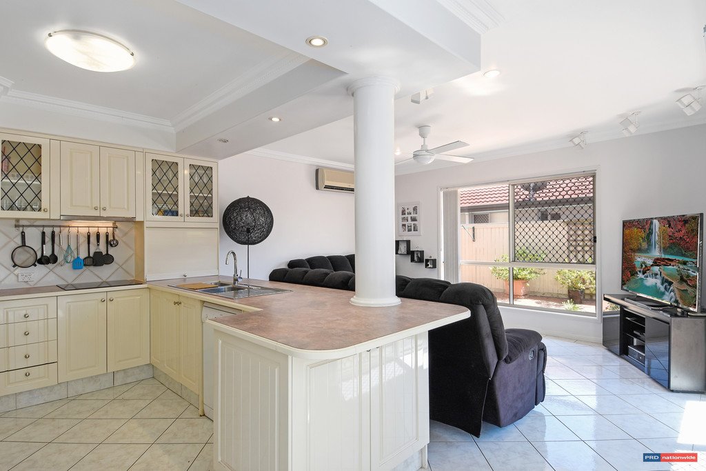 27 Warbler Parade VARSITY LAKES 9