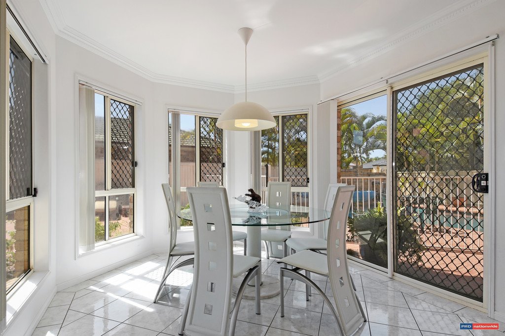 27 Warbler Parade VARSITY LAKES 10