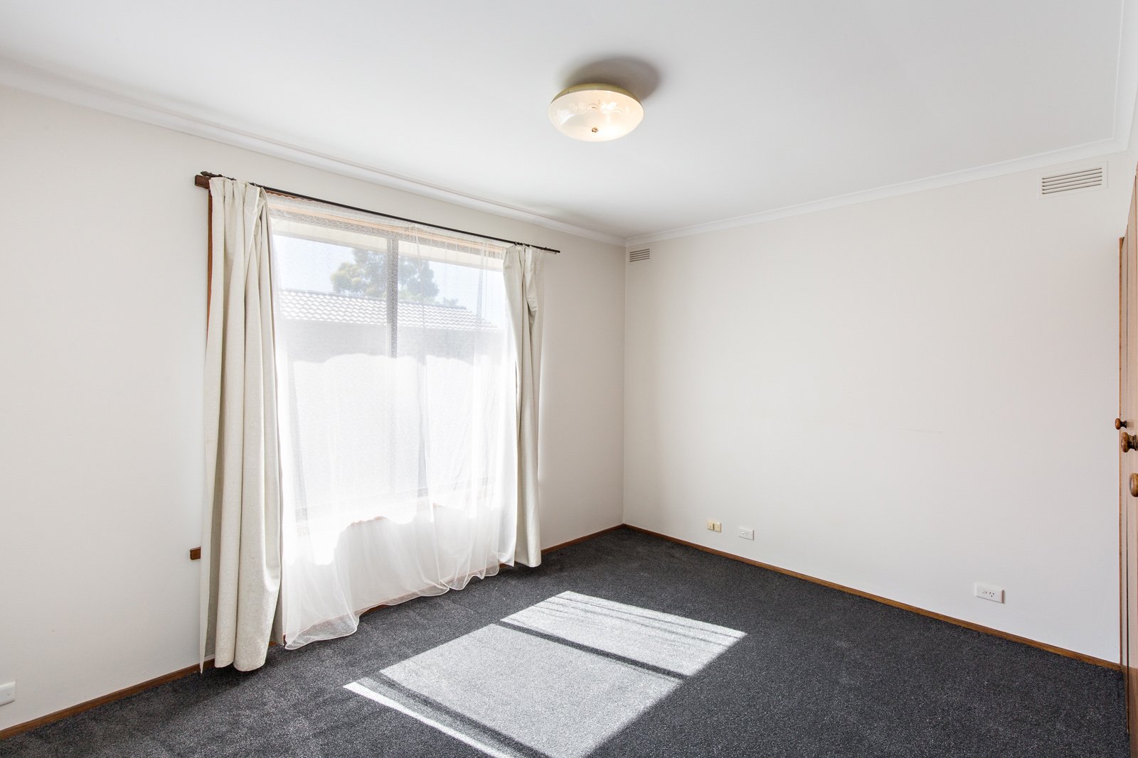Gallery: 27 Whitelaw Avenue