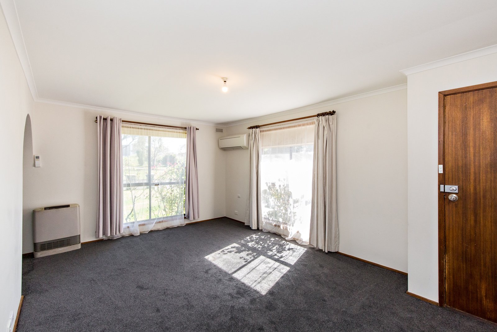 Gallery: 27 Whitelaw Avenue