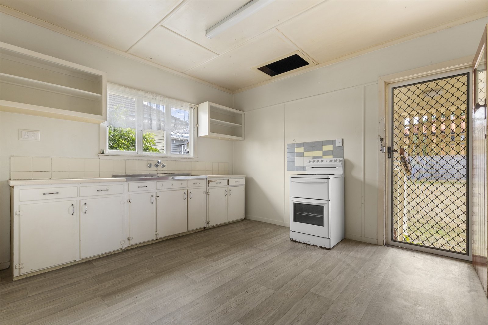 27 Wilclarke Street UPPER MOUNT GRAVATT 12